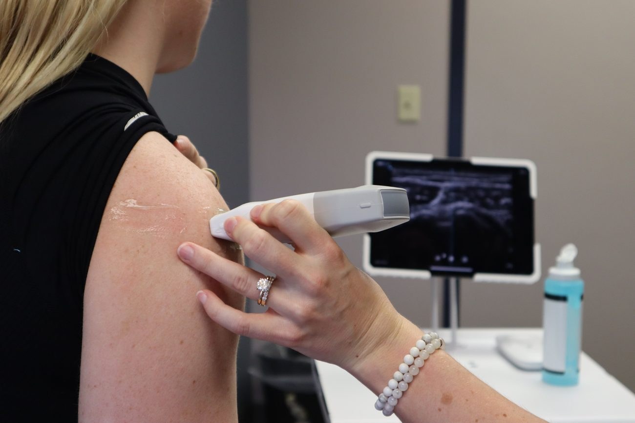 Shoulder ultrasound being performed on a patient at Oshawa Advance Imaging